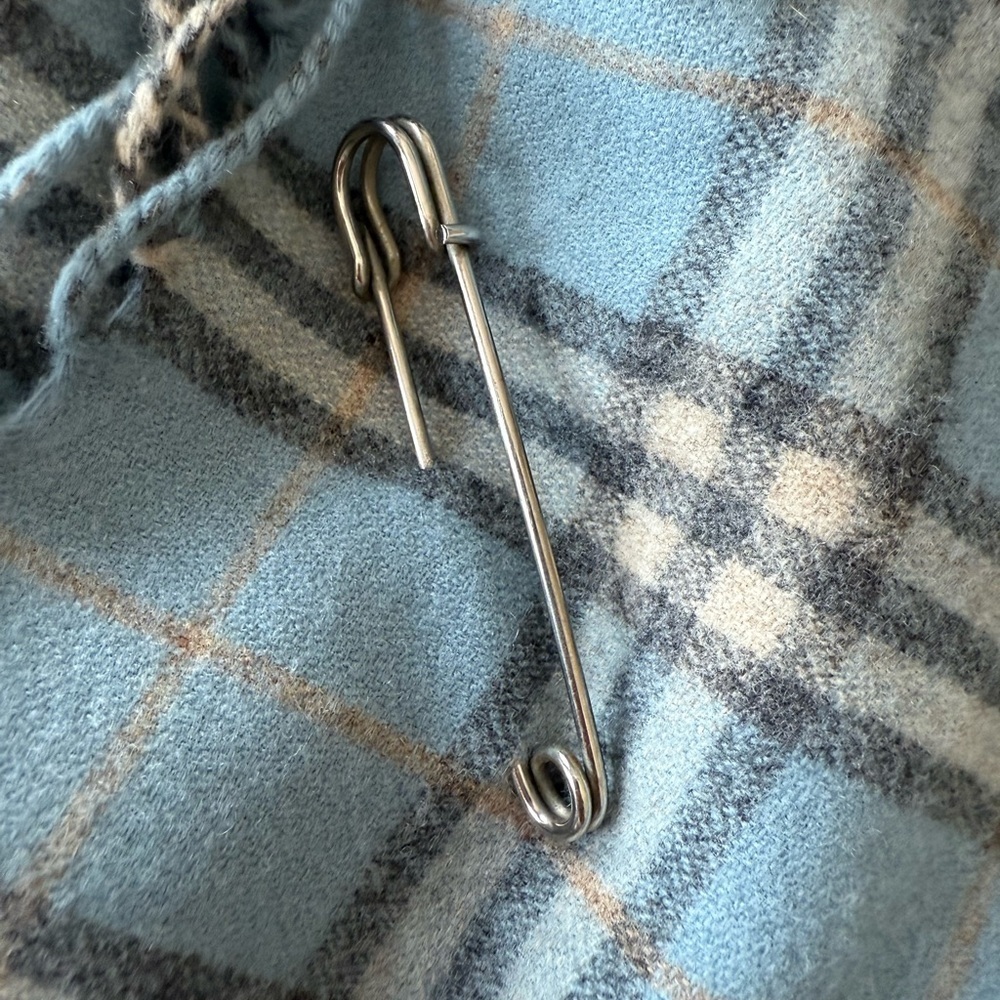 Burberry vintage wool Blue Plaid Skirt with fringe and pin - Picture 7 of 11